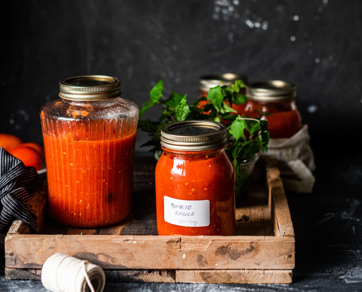 Ev yapımı domates konservesi görseli